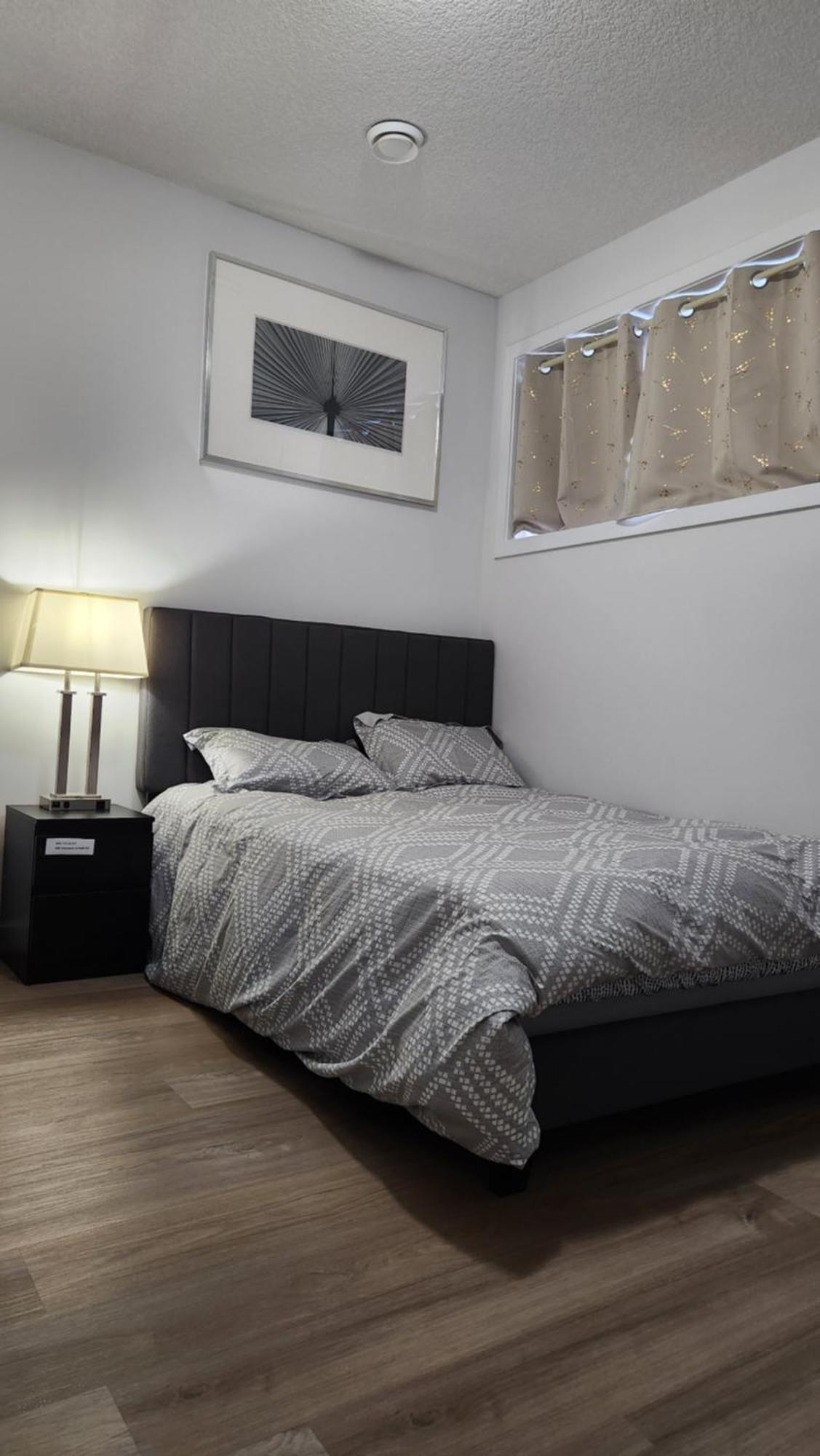 Modern 2 Bedroom Basement Suite At West Edmonton Exterior foto