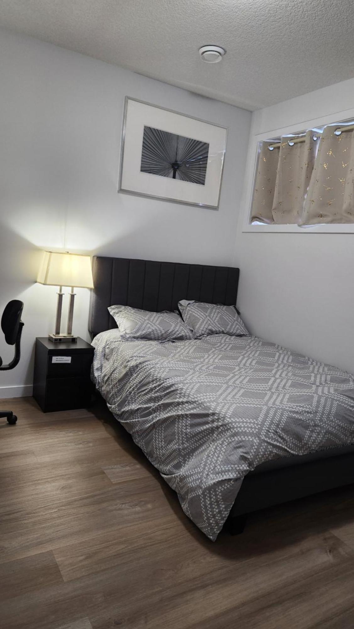 Modern 2 Bedroom Basement Suite At West Edmonton Exterior foto
