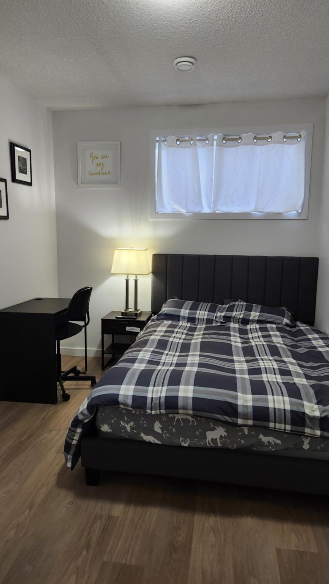 Modern 2 Bedroom Basement Suite At West Edmonton Exterior foto