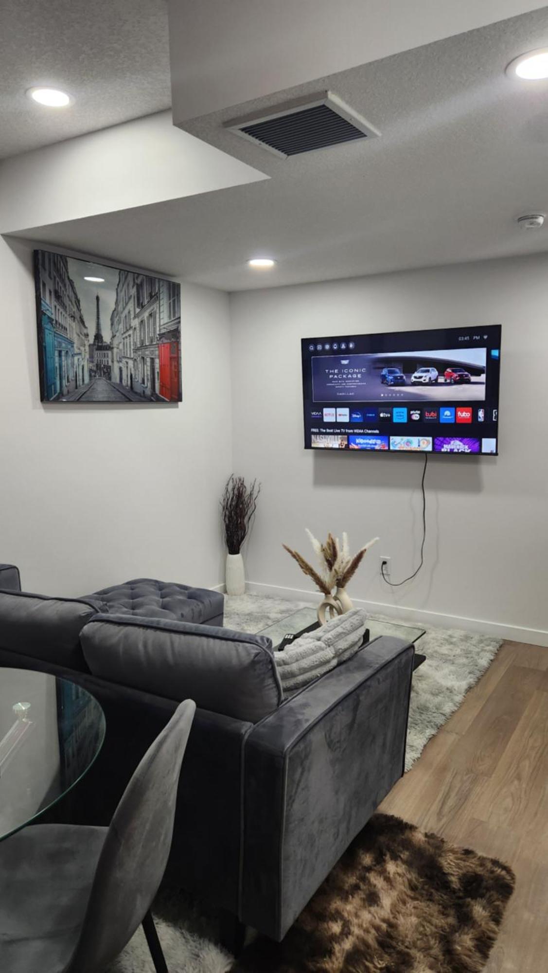 Modern 2 Bedroom Basement Suite At West Edmonton Exterior foto